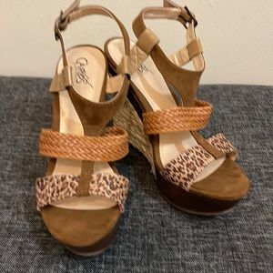 Carlos wedges size 8M